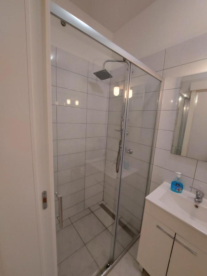 Studio Apartments Ana & Mia Vis Buitenkant foto